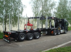 Dreiachs-Teleskopsattelauflieger mit Kran auf Schwanenhals Volvo 6x4 + Krane Epsilon E380L91
