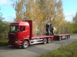 Aufbau mit Dreiaachs-Pritscheanhänger Scania 6x4 + Krane Tajfun-Liv L190Z96 Kabine + R31700