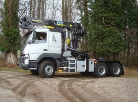 Aufbau fur Sattelauflieger Volvo 6x4 + Krane Tajfun-Liv 300K99