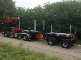 Aufbau fur Zweiachs-Kombi-Sattelauflieger mit Zwangslenkung Scania 6x4 + Krane Tajfun-Liv 300K99 + Kombi