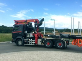 Aufbau fur Zweiachs-Kombi-Sattelauflieger mit Zwangslenkung Scania 6x4 + Krane Tajfun-Liv 300K99 + Kombi