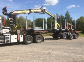 Aufbau fur Dreiachs-Langholznachläufer Volvo 6x4 + Krane DIEBOLT D28-87 + AR5670 + Abnehmbare Pritsche