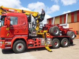 Aufbau fur Zweiachs-Langholznachläufer Scania 6x4 + Krane Tajfun-Liv 300K99