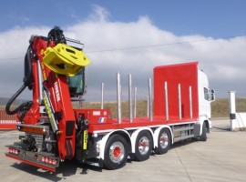 Aufbau mit Dreiaachs-Pritscheanhänger Scania 8x4 + Krane Tajfun-Liv L190Z96 Kabine + R31700