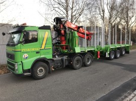 Dreiachs-Teleskopsattelauflieger mit Kran auf Schwanenhals Volvo 6x4 + Krane Epsilon S270L98