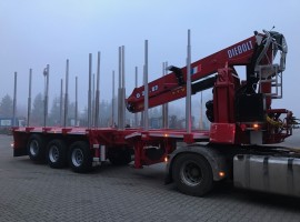 Dreiachs-Teleskopsattelauflieger mit Kran auf Schwanenhals Volvo 6x2 + Krane DIEBOLT D24-87