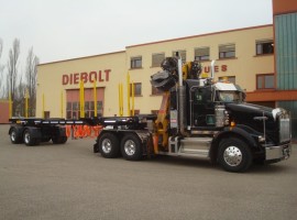 Zweiachs-Kombi-Sattelauflieger mit Zwangslenkung Kenworth 6x4 + Krane DIEBOLT D24-93ZDT + Kombi
