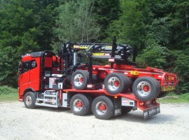 Aufbau fur Dreiachs-Langholznachläufer Volvo 6x4 + Krane Tajfun-Liv 320K99 + AR5670