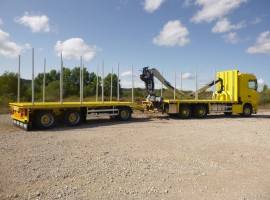 Aufbau mit Dreiaachs-Pritscheanhänger Scania 6x4 + Krane Tajfun-Liv L190Z96 + R31700