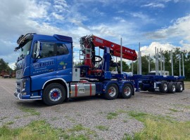 Hydraulic equipment with crane on Steered 3 axles extendable semi-trailer Volvo 6x4 + crane DIEBOLT D40.91 + Steered 3 axles extendable semi-trailer
