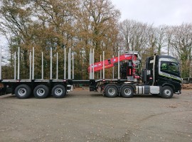 Hydraulik aufbau und Dreiachs-Teleskopsattelauflieger mit Kran auf Schwanenhals Volvo 6x4 + Krane DIEBOLT D28-91 + Dreiachs-Teleskopsattelauflieger