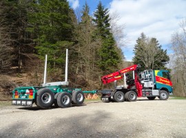 Aufbau fur dreiachs-Langholznachläufer mit Rohrdeichsellenkung. Volvo 6x4 + Krane Tajfun-Liv 320K87 + AR5650