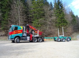 Aufbau fur dreiachs-Langholznachläufer mit Rohrdeichsellenkung. Volvo 6x4 + Krane Tajfun-Liv 320K87 + AR5650