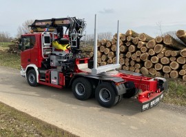 Aufbau fur dreiachs-Langholznachläufer mit Rohrdeichsellenkung. Scania 6x4 + Krane D28.81 + AR5650