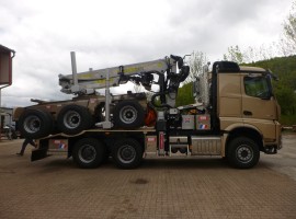 Aufbau fur Dreiachs-Langholznachläufer Mercedes 6x4 + Krane Tajfun-Liv 320K87 + AR5670