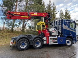 Equipement forestier pour semi-remorque SCANIA 6x4 + grue Tajfun-Liv 320K91