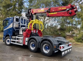 Equipement forestier pour semi-remorque SCANIA 6x4 + grue Tajfun-Liv 320K91