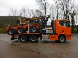 Aufbau fur Dreiachs-Langholznachläufer Scania 6x4 + Krane Tajfun-Liv 320K87 + AR5670