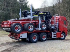 Equipement forestier pour arriere train 3 essieux directionnel Scania 6x4 + grue Tajfun-Liv 320K81