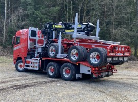 Equipement forestier pour arriere train 3 essieux directionnel Scania 6x4 + grue Tajfun-Liv 320K81