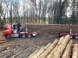 Equipement forestier pour arriere train 3 essieux directionnel Scania 6x4 + grue Tajfun-Liv 320K81