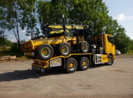 Scania 6x4 + crane Tajfun-Liv 320K87 + AR5670  Aufbau fur Dreiachs-Langholznachläufer Scania 6x4 + Krane Tajfun-Liv 320K87 + AR5670