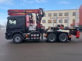 Equipement forestier pour semi-remorque extensible 3 essieux directionnelle Volvo 6x4 + grue Tajfun-Liv 320K99