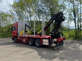 Equipement forestier pour remorque 3 essieux plateau Iveco 6x4 + grue Tajfun-Liv L190Z96 + R31700