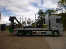 Aufbau mit Dreiaachs-Pritscheanhänger Scania 6x4 + Krane Tajfun-Liv L190Z96 + R31700