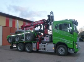 Equipement forestier pour arriere train 3 essieux directionnel Volvo 6x4 + grue Epsilon S300L98 + AR5670