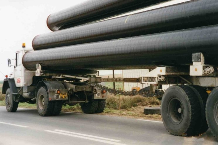 Nachläufer mit Schwanenhals, Zwei- oder Dreiachsen, für den Transport von Pipelineröhren von verschiedenen Durchmessern und Längen &#8211; außer EU