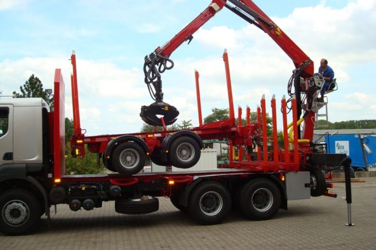 16 Tm foldable crane for short woods