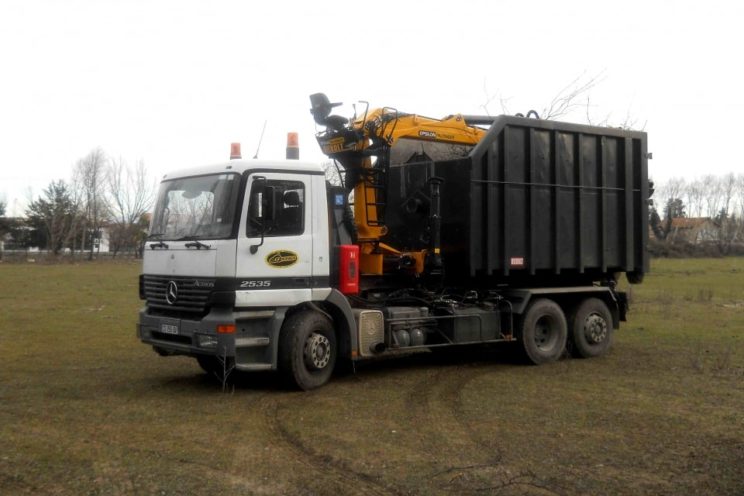 Grue de manutention, charpentier et recyclage