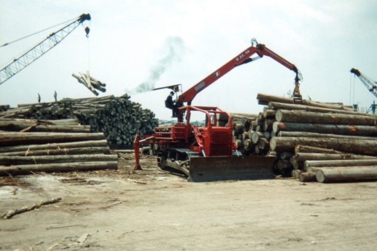 Crane on tracked vehicle type Bulldozer (Caterpillar&#8230;)