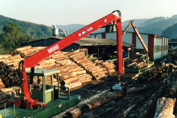 Crane on conveyor