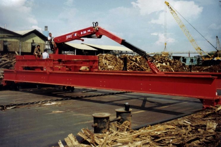 Crane on conveyor or barge