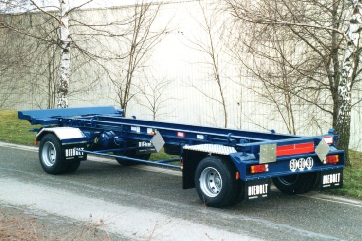 2 or 3 axles trailer for container or skip
