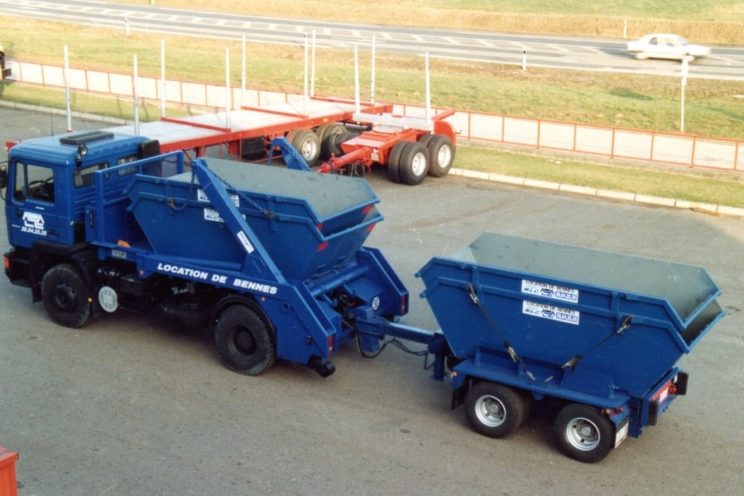 2 or 3 axles trailer for container or skip