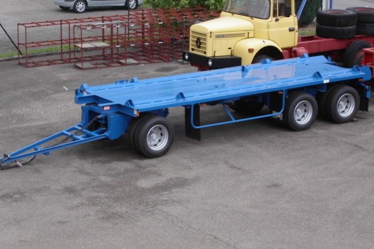 2 or 3 axles trailer for container or skip