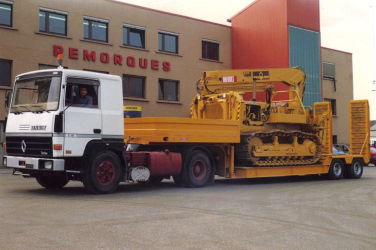 Tieflade-Sattelauflieger für Maschinentransport, Ein-, Zwei-, Dreiachsen oder mehr, mit oder ohne hydraulischer Zwangslenkung