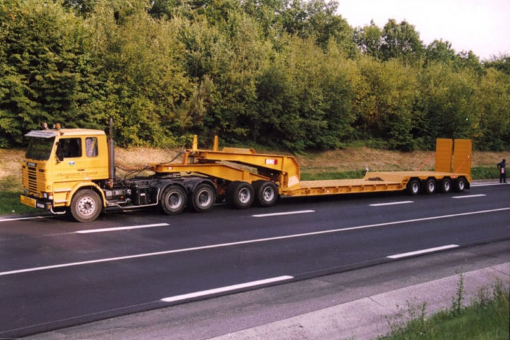 Tieflade-Sattelauflieger für Maschinentransport, Ein-, Zwei-, Dreiachsen oder mehr, mit oder ohne hydraulischer Zwangslenkung