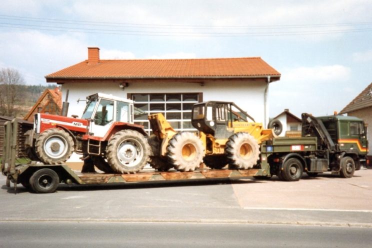 Véhicule porte engins 1, 2, 3 essieux ou plus avec ou sans direction hydraulique