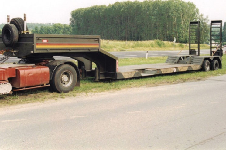 Tieflade-Sattelauflieger für Maschinentransport, Ein-, Zwei-, Dreiachsen oder mehr, mit oder ohne hydraulischer Zwangslenkung