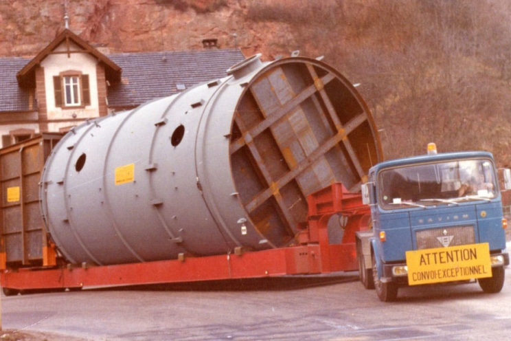 Tieflade-Sattelauflieger für Maschinentransport, Ein-, Zwei-, Dreiachsen oder mehr, mit oder ohne hydraulischer Zwangslenkung