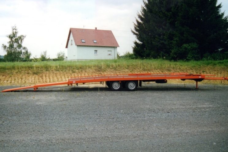 Tieflade-Sattelauflieger für Maschinentransport, Ein-, Zwei-, Dreiachsen oder mehr, mit oder ohne hydraulischer Zwangslenkung