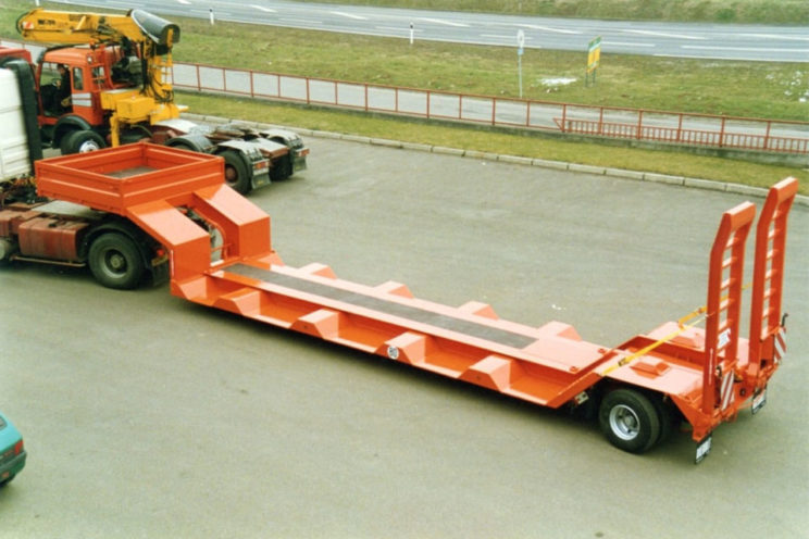 Tieflade-Sattelauflieger für Maschinentransport, Ein-, Zwei-, Dreiachsen oder mehr, mit oder ohne hydraulischer Zwangslenkung