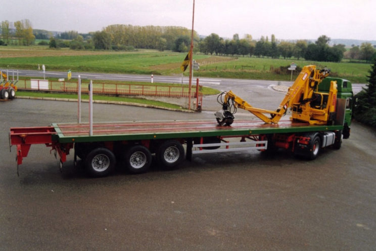 3 axles semi-trailer fixed frame with or without crane