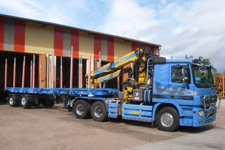 Semi-remorque extensible directionnelle 2 essieux avec ou sans grue sur col de cygne