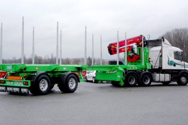 Steered 2 axles extendable semi-trailer with or without crane on goose-neck