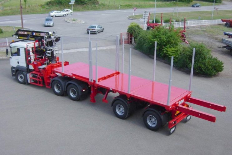 Steered 2 axles extendable semi-trailer with or without crane on goose-neck